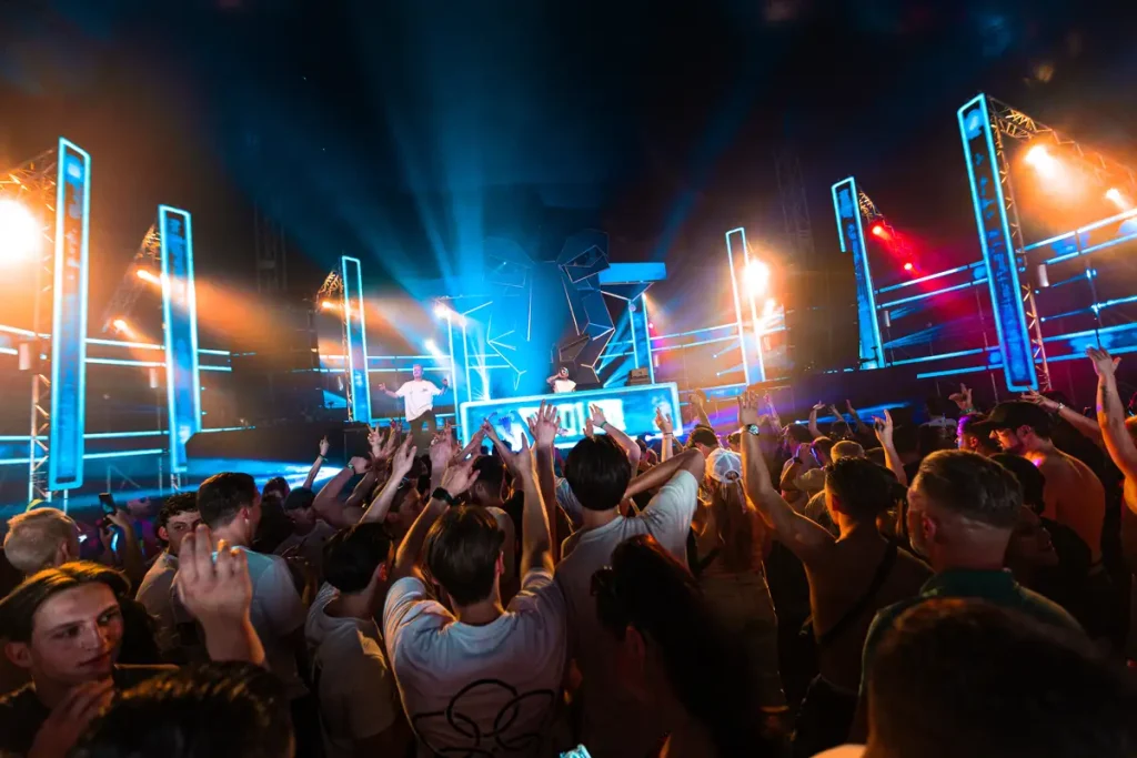 Lichtshow boven het publiek