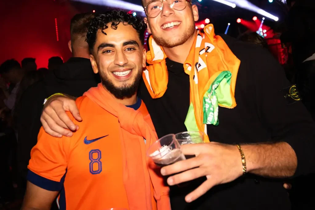 Vrienden op een Sleazy Stereo-event