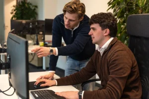 Sem en Mees aan het werk